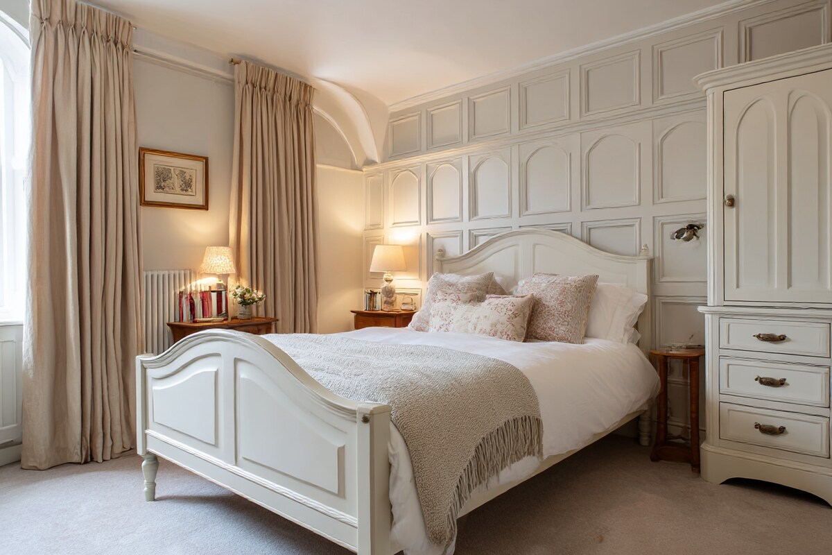 Hotel-Style Master Suite with Layered Ambient Cove & Bedside Pendant Lights #4